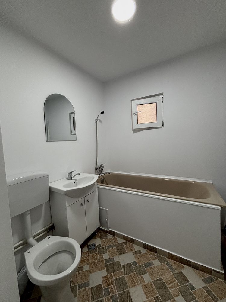 Apatrament cu 2 camere, nemobilat