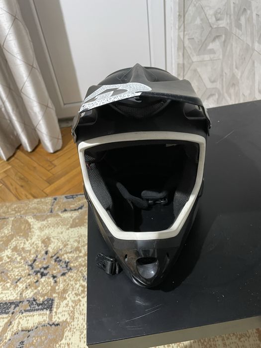 Каска sixsixone