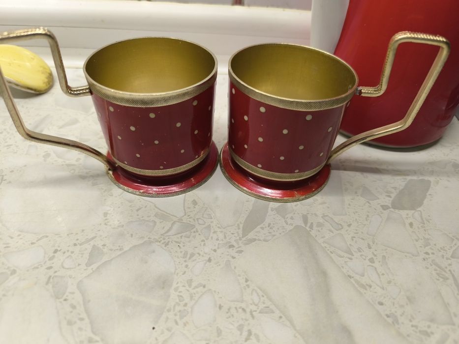 Подстаканник красный в горошек.