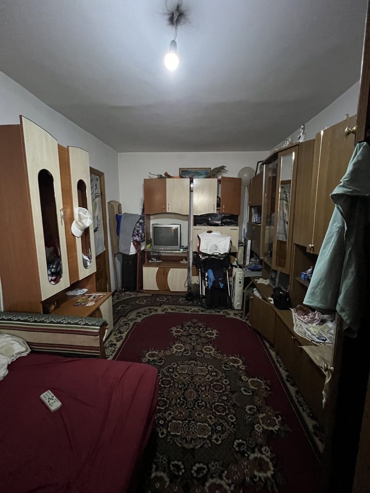 Apartament cu doua camere zona biserica de carton