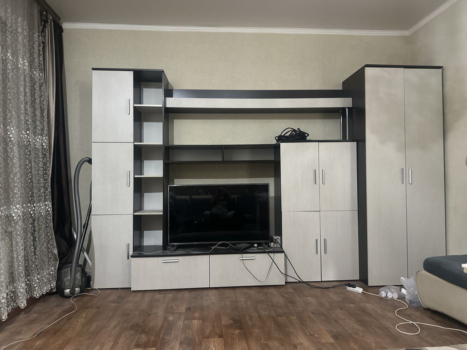 Продается стенка для зала.