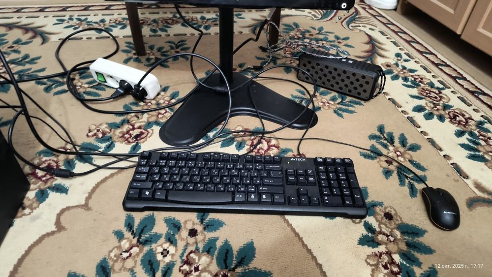 Продам компьютер i3 . Комплект.
