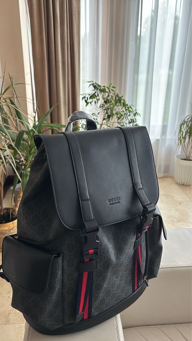 Vand rucsac. GUCCI. In stare noia cu eticheta. F confortabil.