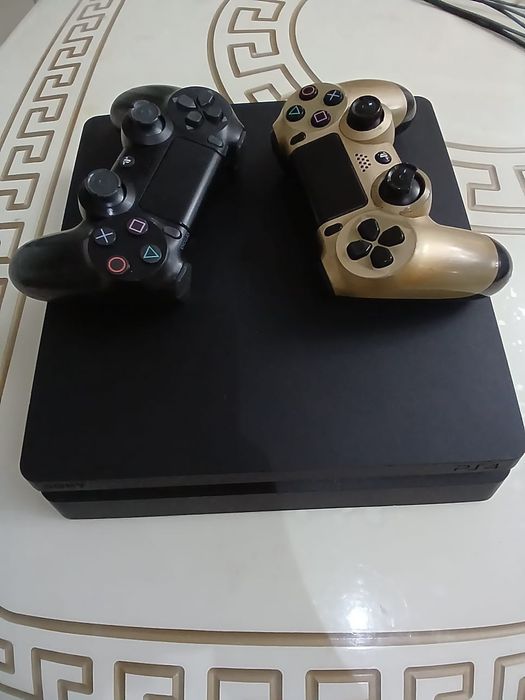 PlayStation 4 slim 500 Гб в идеальном состоянии