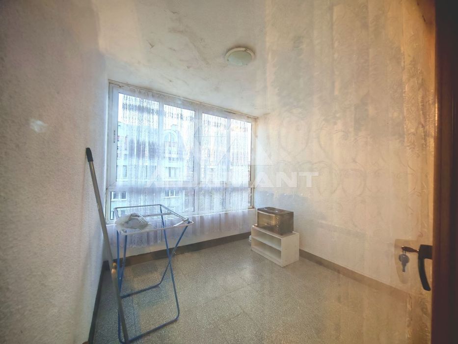 Дава се под наем Четиристаен апартамент в София, Банишора - 180 кв.м за 850 € - Снимка #10