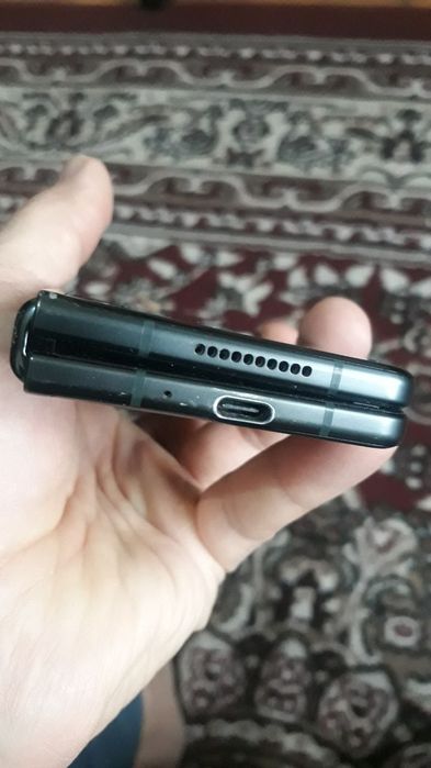 Samsung z3 fold.