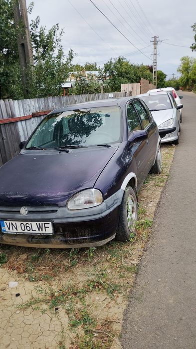 Vand sau dezmembrez opel corsa 1996 1,4 i