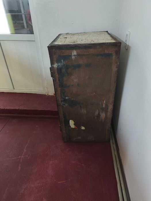 Продается сейф ручной сделанный, большой, железный