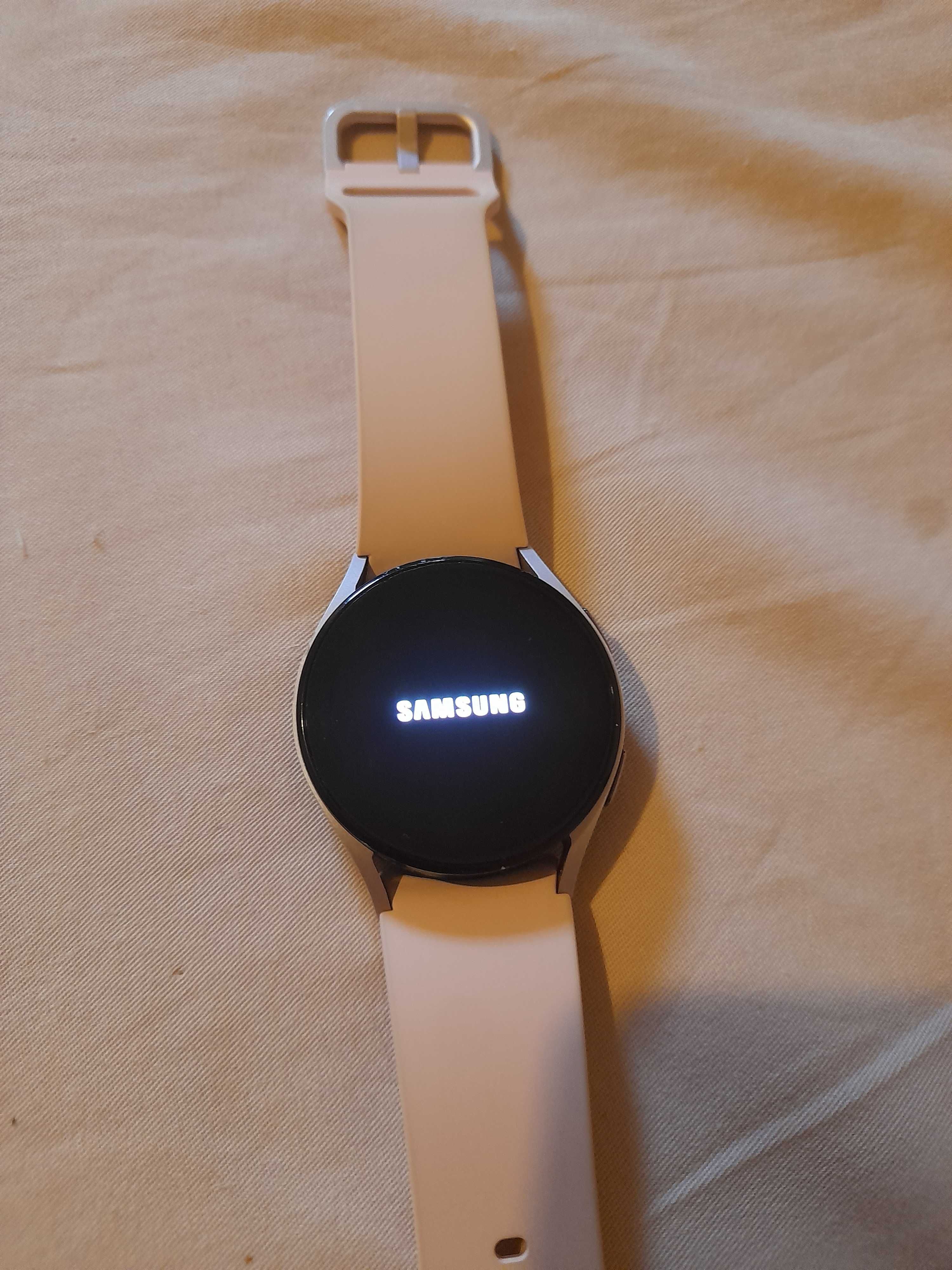Часовник Самсунг Galaxy Watch 5