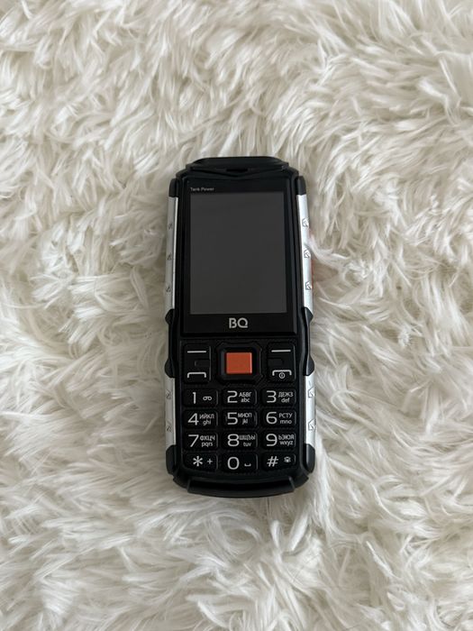 Кнопочный телефон от BQ TANK POWER