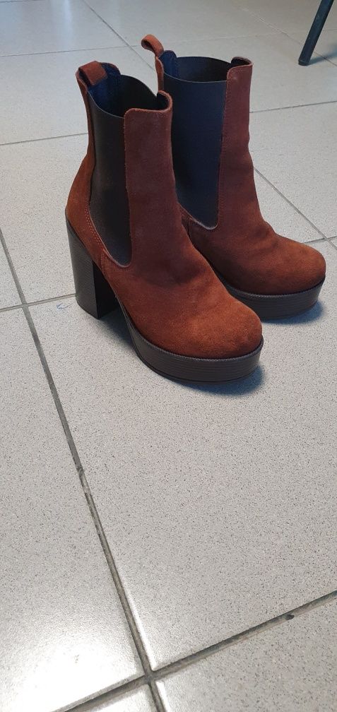 Боти, натурална кожа.