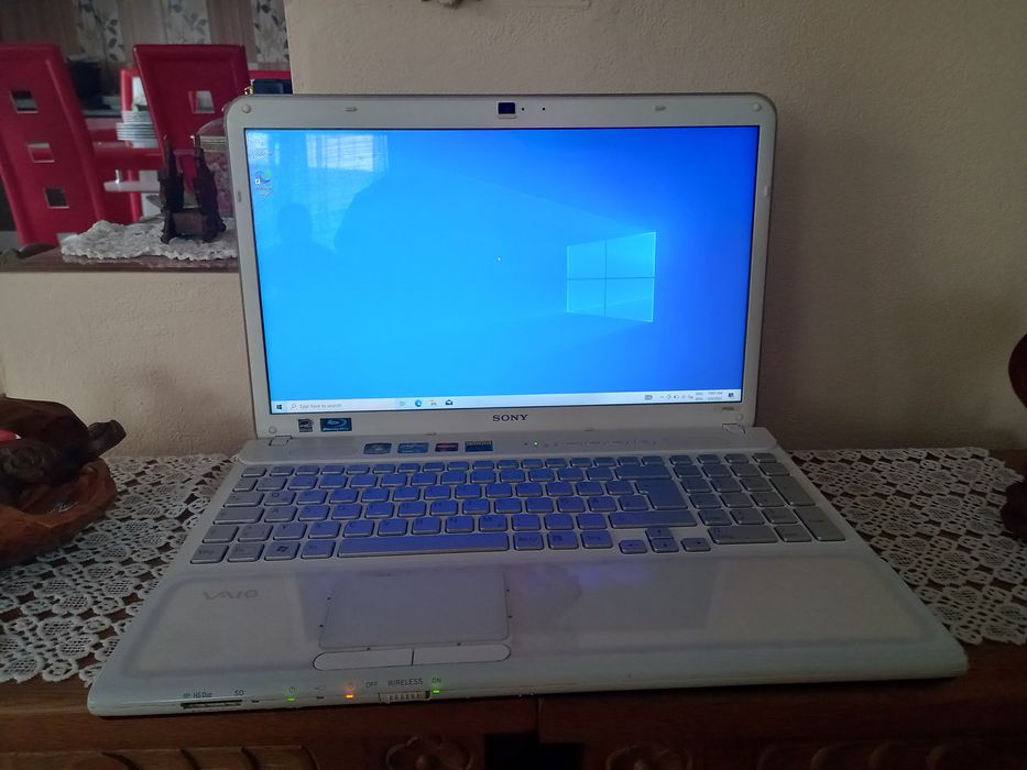 Leptop Sony Vayo i5