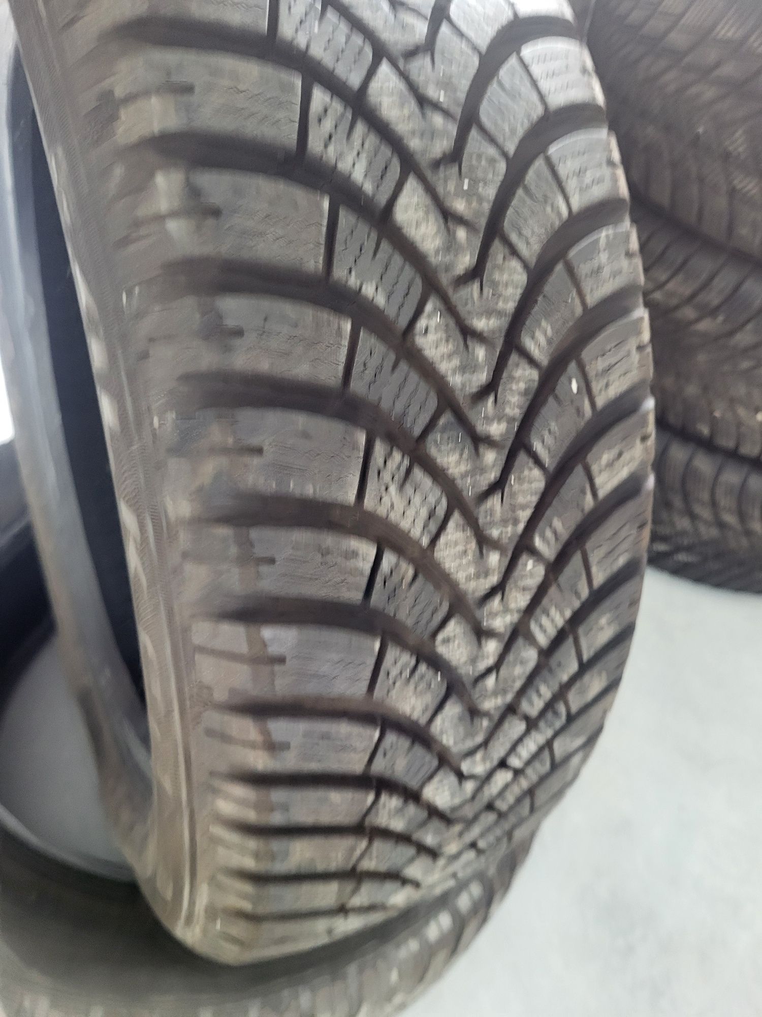 2 бр 205/60/17 Falken зимни гуми