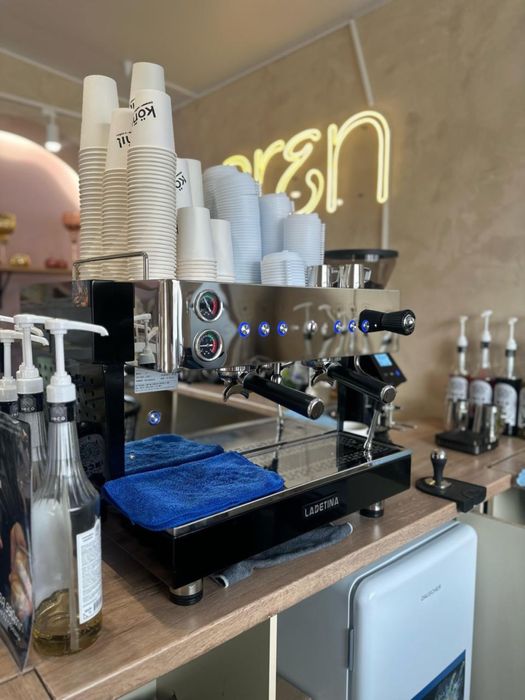 Продам кофемашину+кофемолка в подарок