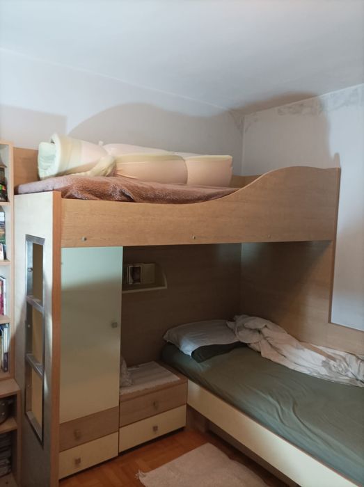 Vând mașină de spălat cu uscător Hotpoint și pătuț supraetajat de copi