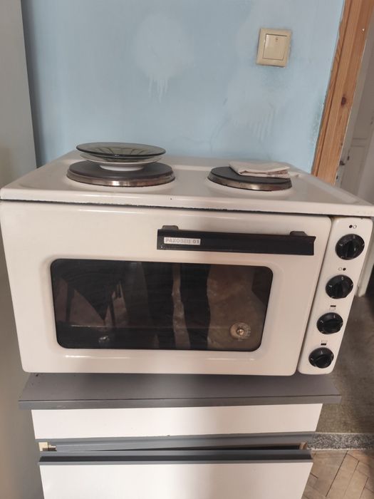 Домакински уреди: Хладилник, Печка, Пералня, Микровълнова,кожени легла