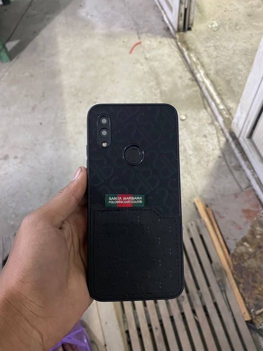 Redmi 7 sotiladi holati ideal aybi yu xotira 2/32 batarekasi 2kunga ye