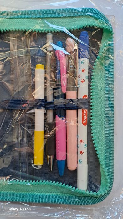 Vând penar echipat cu 26 piese marca Herlitz.
Penarul este nou, sigila