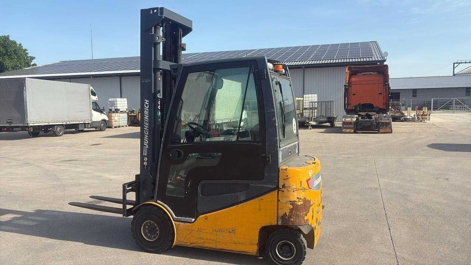 Electrostivuitor Jungheinirich 2,5 tone