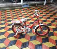 Детский велосипед двухколёсный со страховочными колесиками