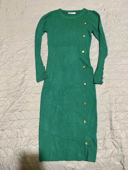 Зелена плетена рокля по тялото