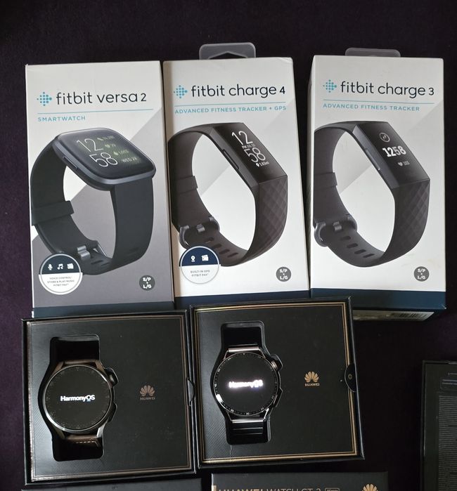 Смарт часовници и гривни Huawei и Fitbit