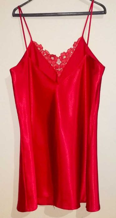 Дамски червен сатенен комплект нощница и халат