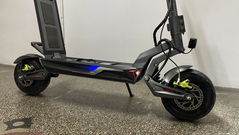 Ezotron T11    Doua motoare vand schimb cu 16 Pro Max