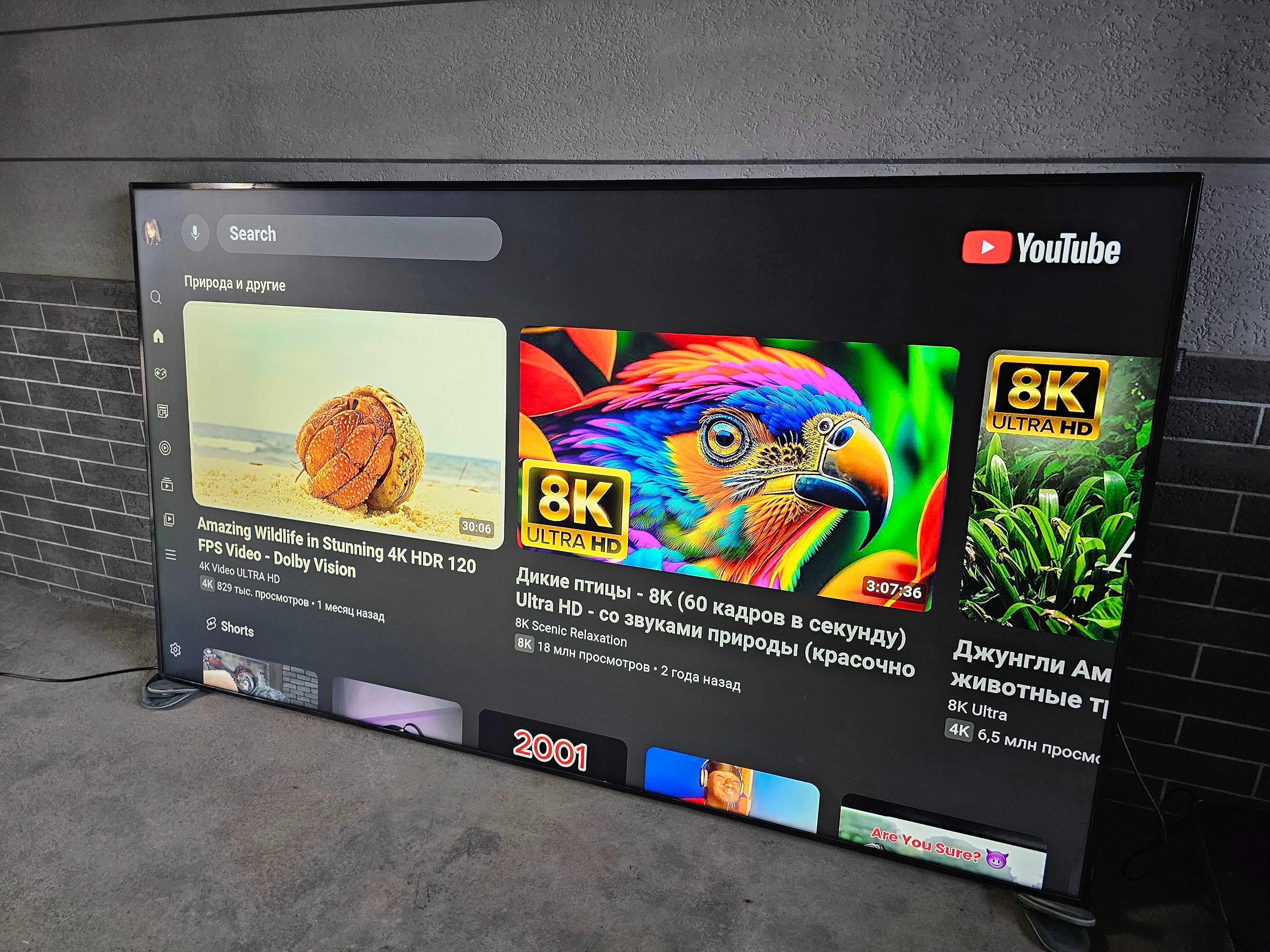 Samsung QM 98f Katta Manitor Tv qilip ishlatsa boʻladi Srochno sotilad