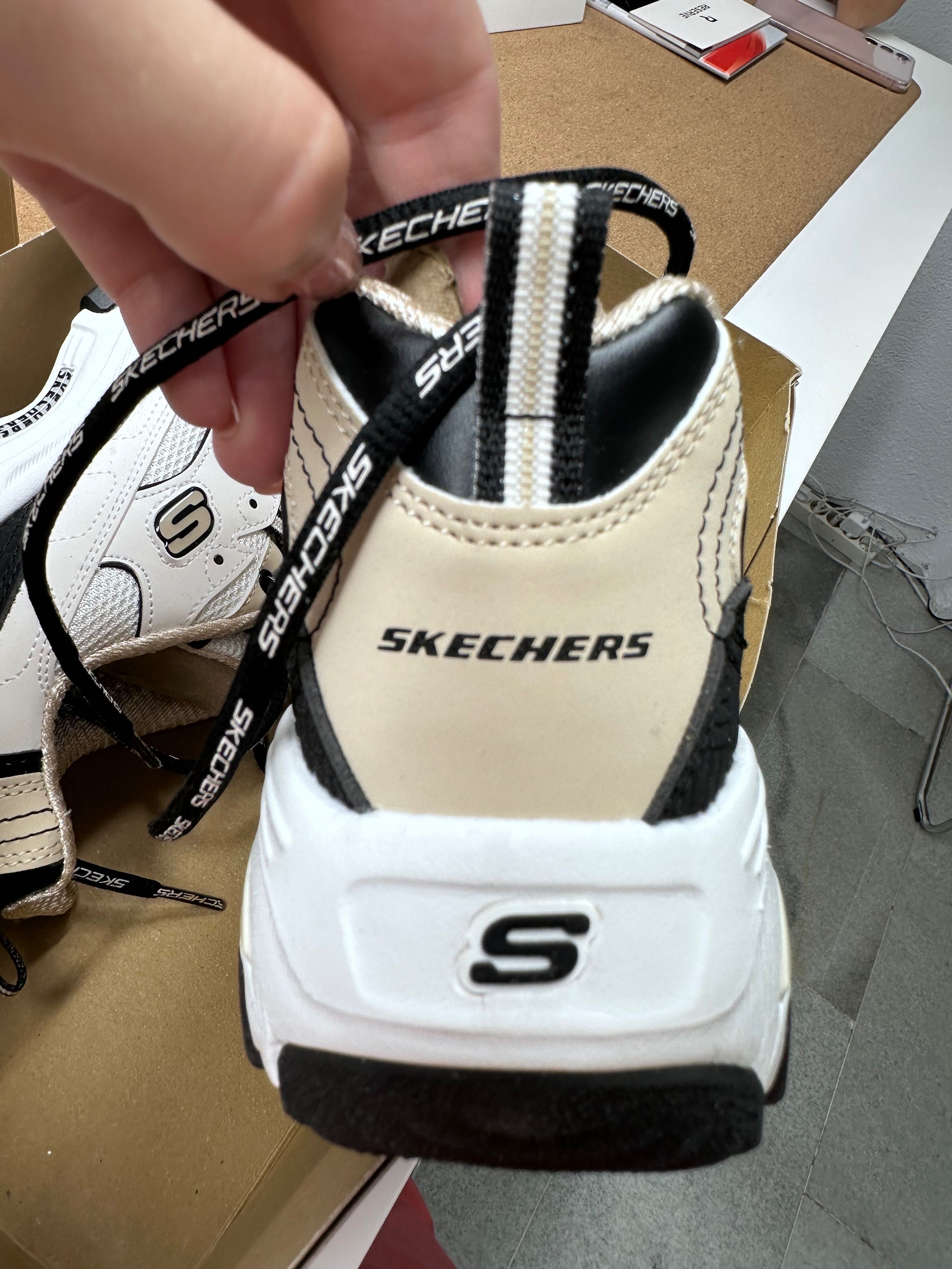 Маратонки SkechersD’ Lites
