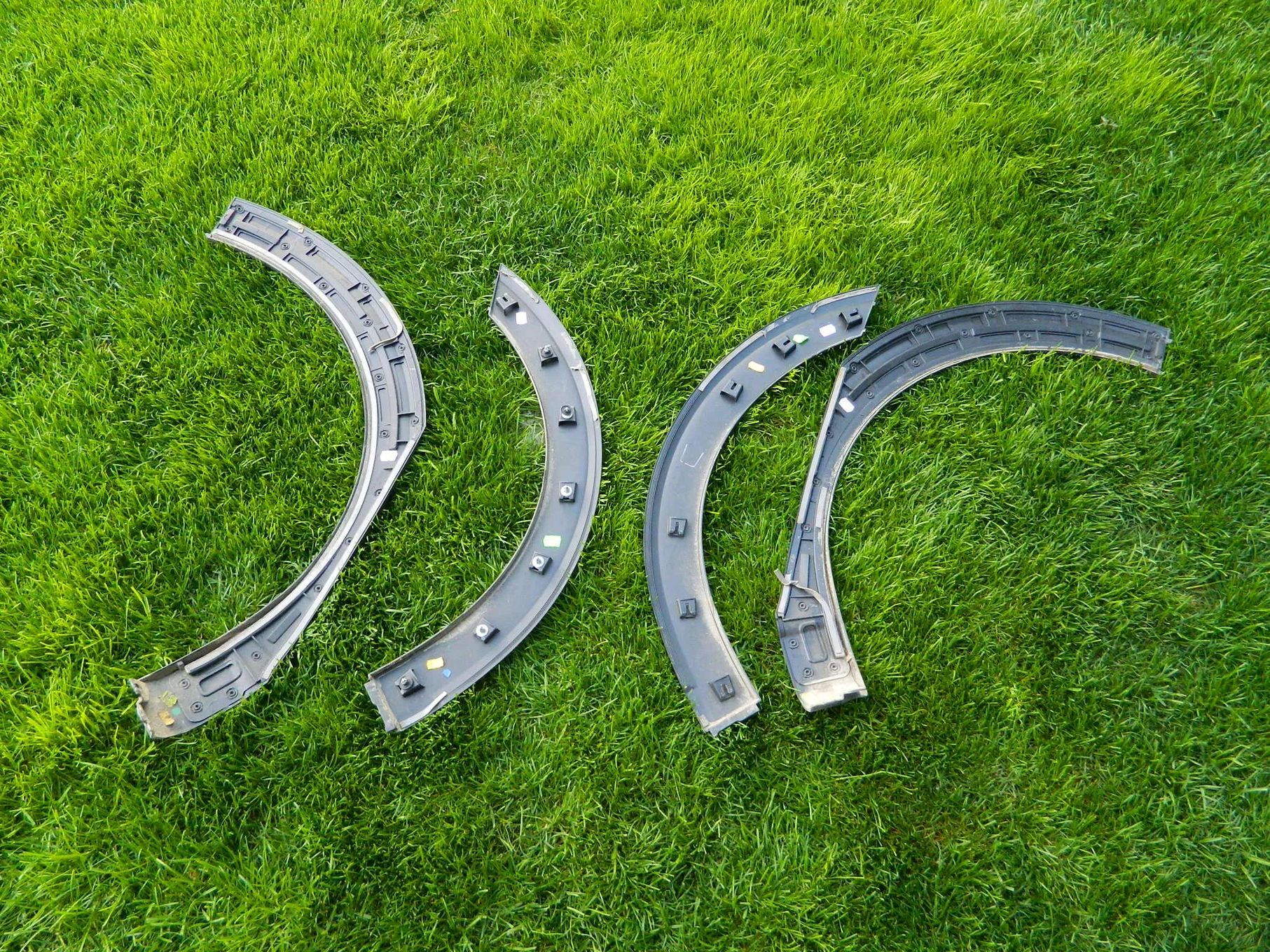 Bandou usa stanga fata+spate, dreapta fata +spate VW Taigo cod 2G7854817C,2G7854818C,2G7854731A,2G7854732A