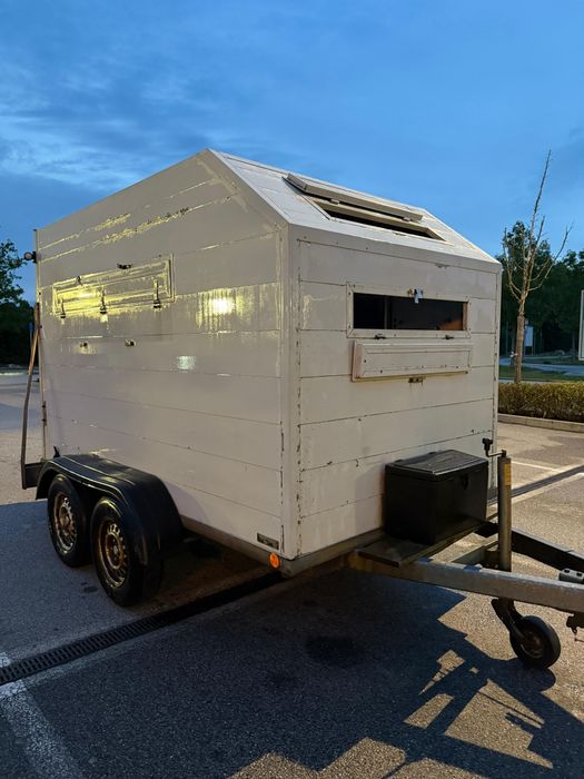 Vând remorca de animale aluminiu