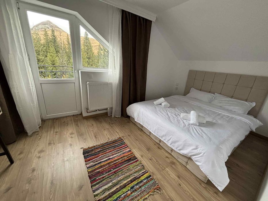 Inchiriez cabana la ranca