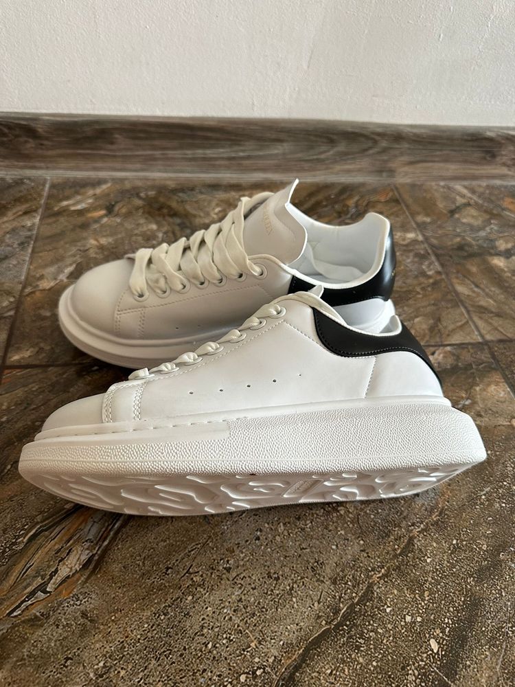 Adidasi Alexander Mcqueen *Calitate Premium*