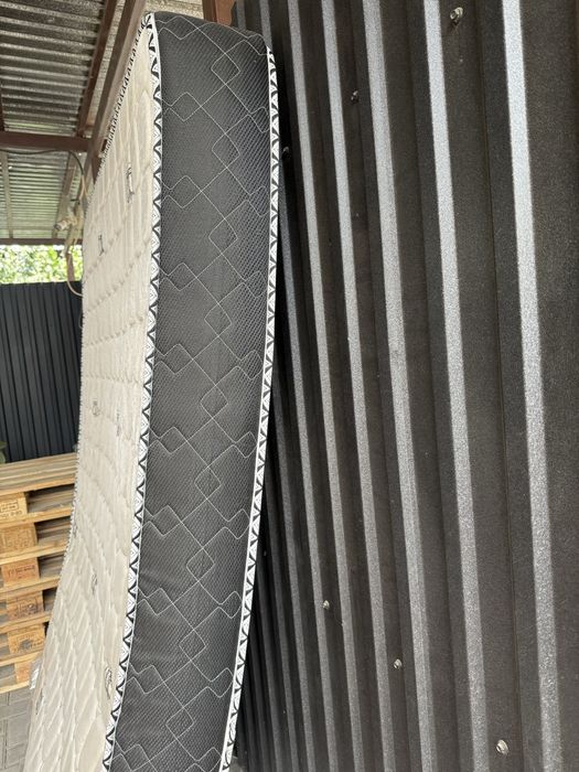 Продам матрас 2*1,6