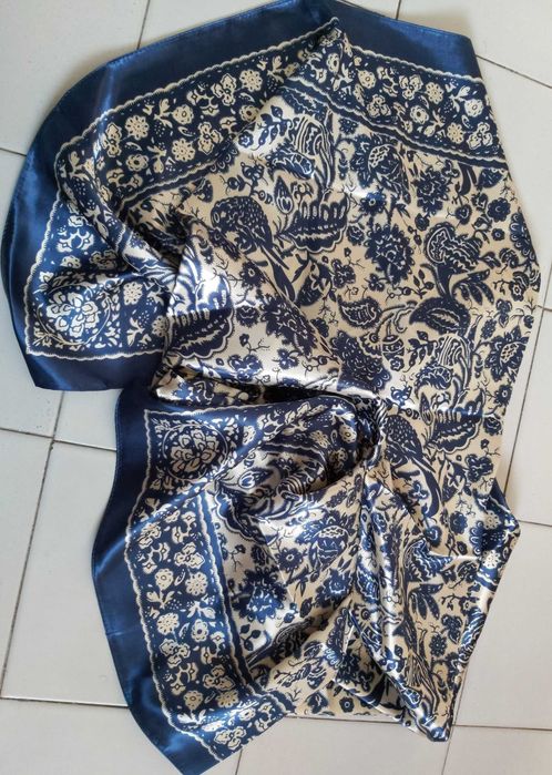 Дамски копринени шалове