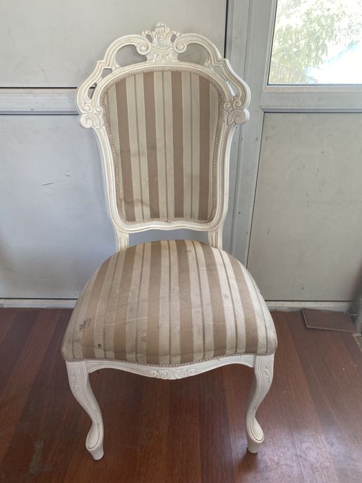 Стул винтажный белый деревяный