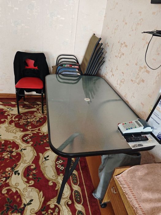 Срочно срочно продается стол и стульЯ