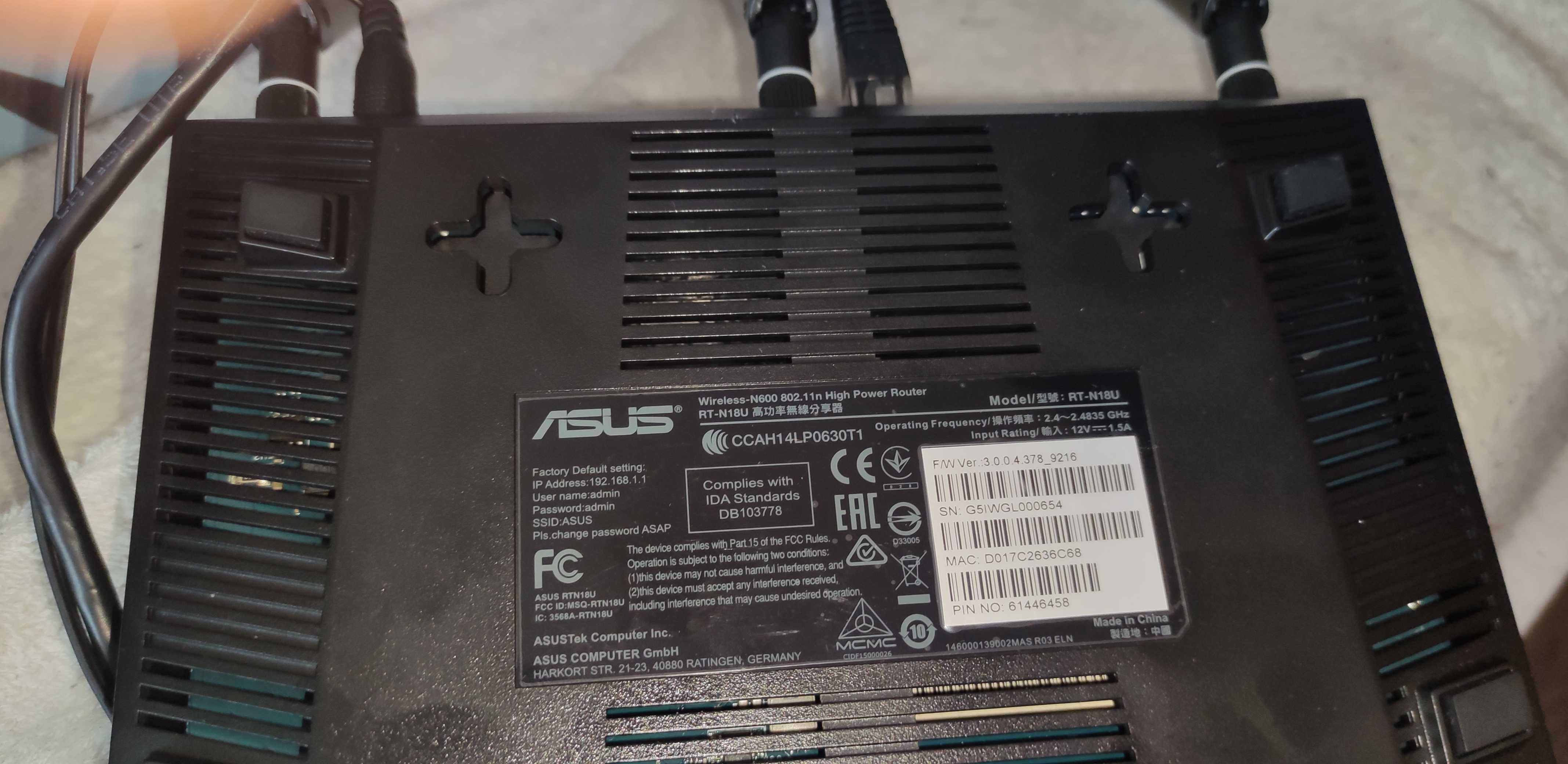 Router Asus RT-N18U 600Mbps High Power 3 Antene, 4xGigabit, USB3.0,