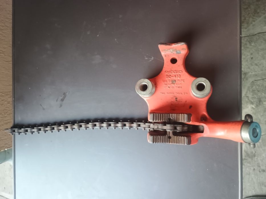 Menghina de banc cu șurub superior