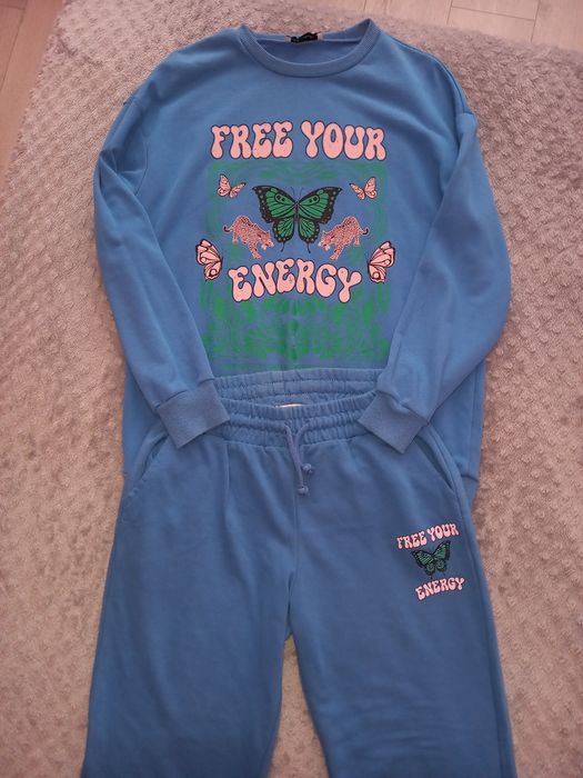 Тъмносин дамски екип