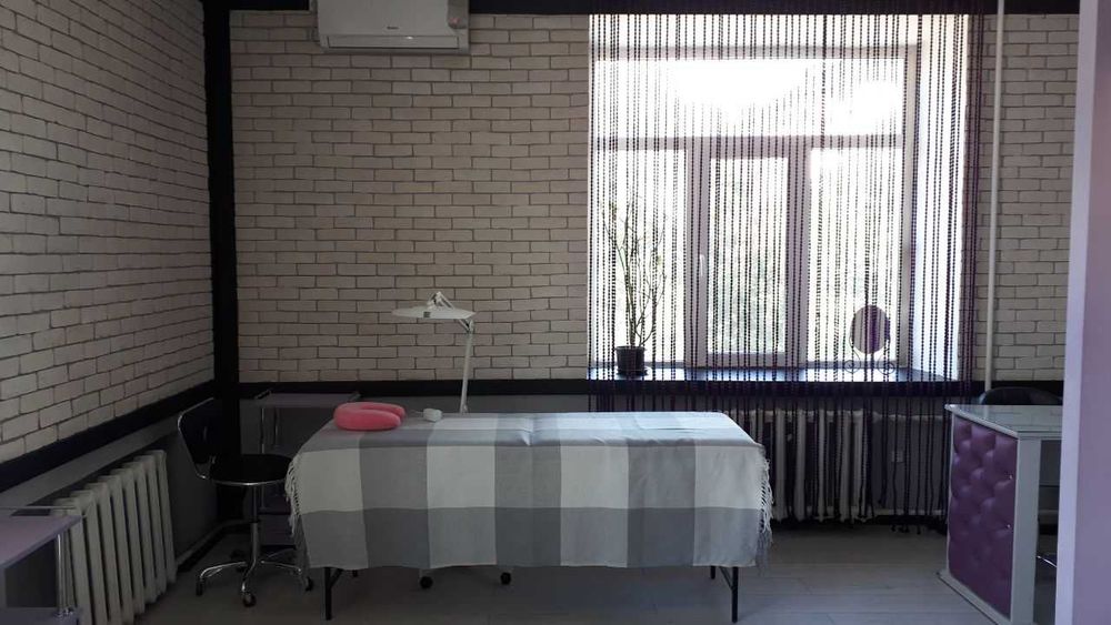 Сдам кушетку, визажный столик