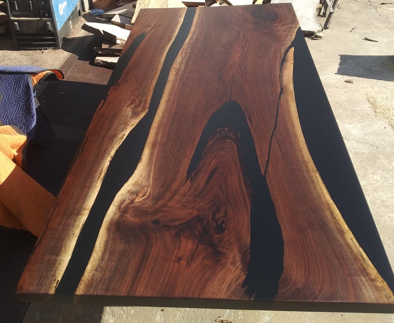 Masa epoxy lemn masiv