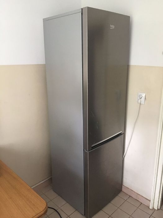 Urgent - De vanzare Bucatarie Completa si Electromenajere.