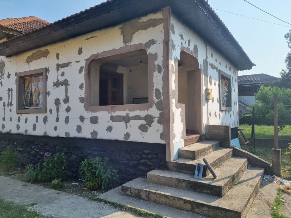 Meserias execut montaj gresie și faianță, parchet fatade polistiren