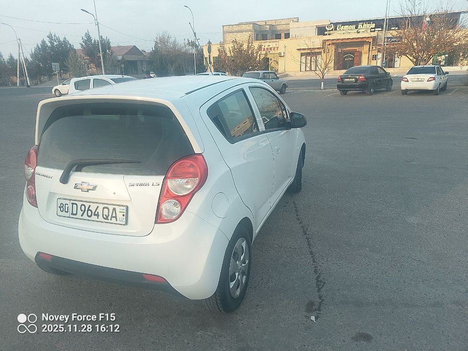 Spark avtomobil sotiladi