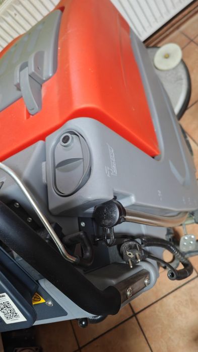 Aparat curățenie profesional Hako Scrubmaster B 45