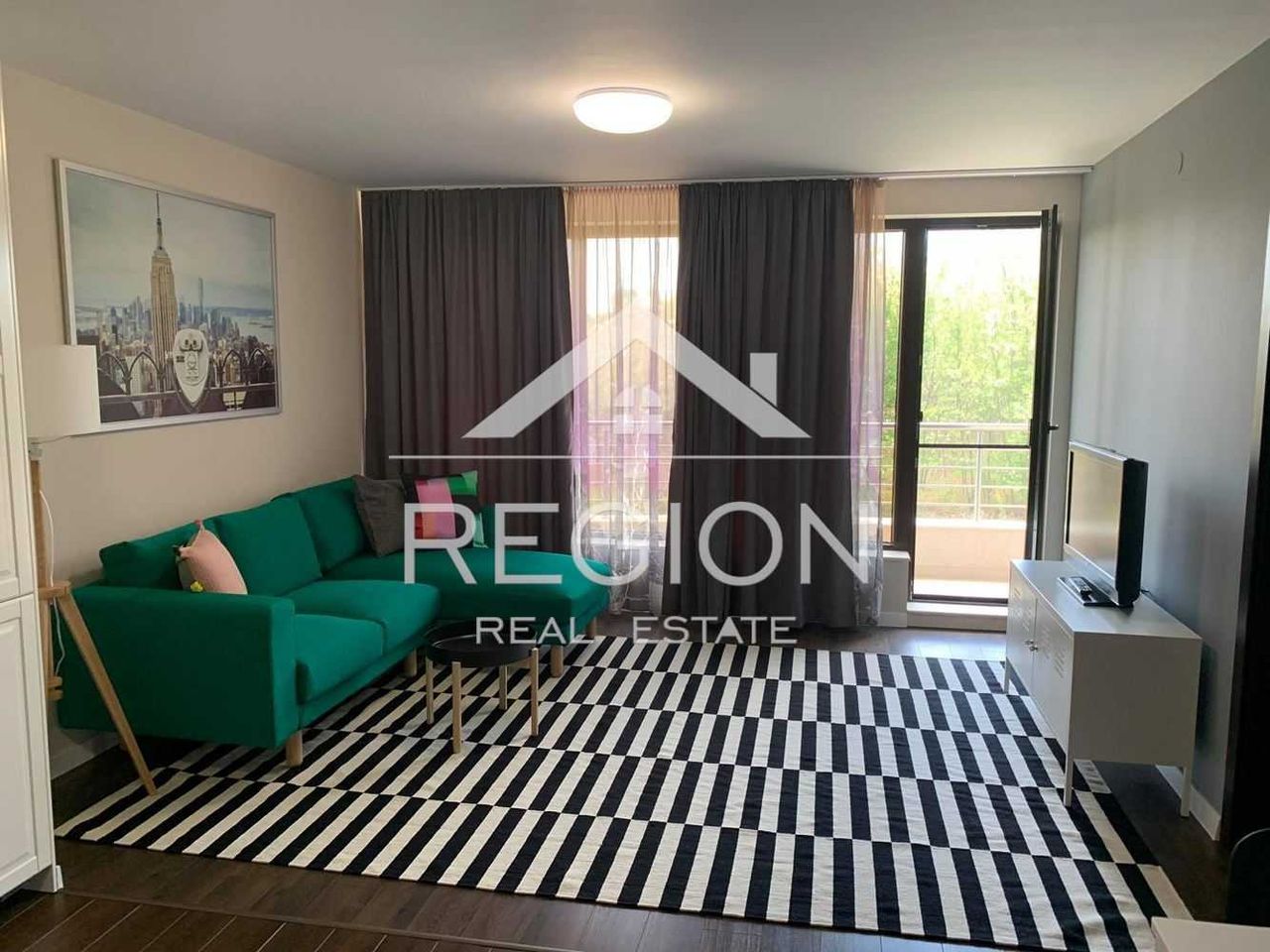 Дава се под наем Двустаен апартамент в Варна, м-т Траката - 61 кв.м за 510 € - Снимка #2