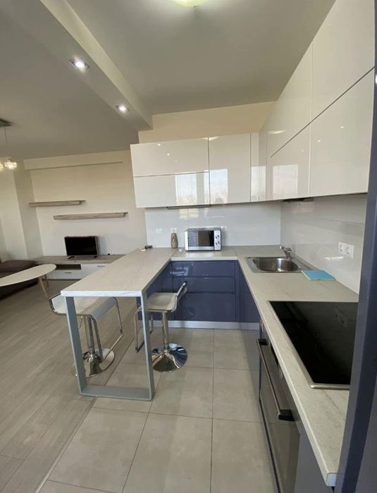 Дава се под наем Тристаен апартамент в Пловдив, Кършияка - 130 кв.м за 650 € - Снимка #3