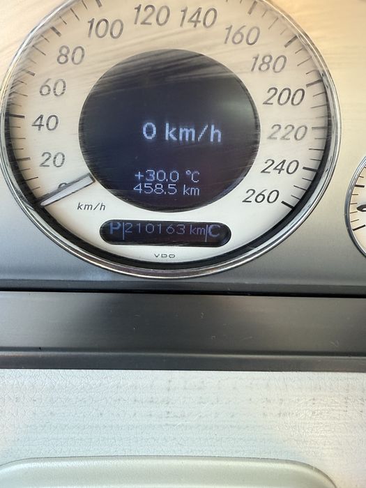 Vand/schimb/ auto/moto mercedes w211 E-class 4matic